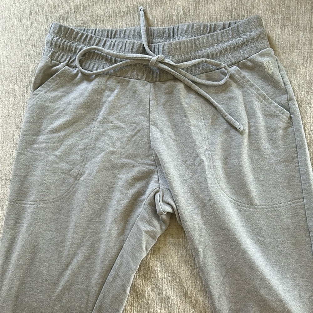 FREE PEOPLE JOGGERS 🩶